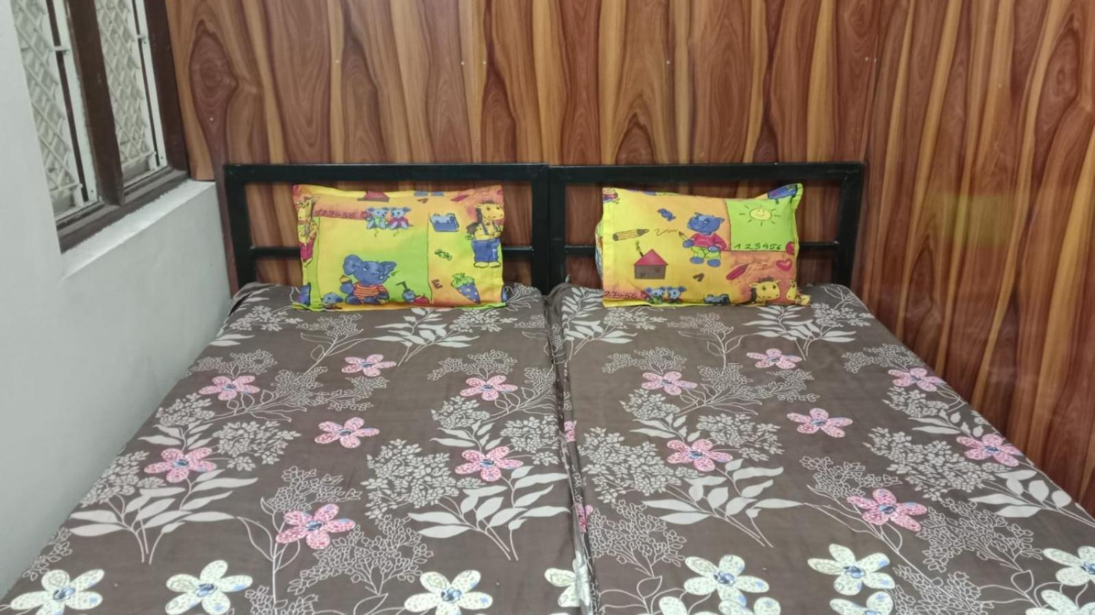 Shivanjali Bhakt Niwas Ujjain Exteriör bild